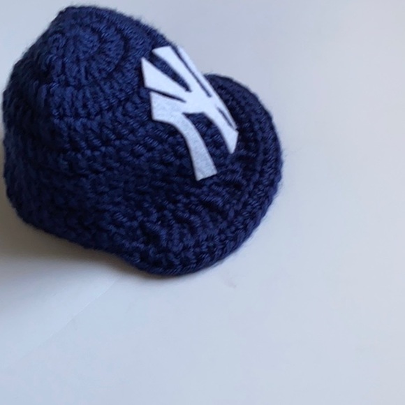 New York Yankees Hand-Knit Newborn Hat - Picture 9 of 14